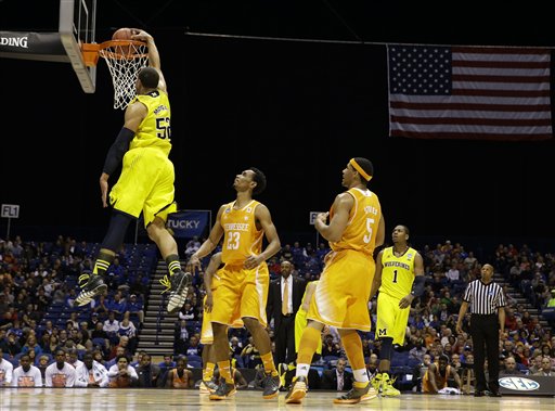 Michigan Holds on Late to Beat Tennessee 73-71