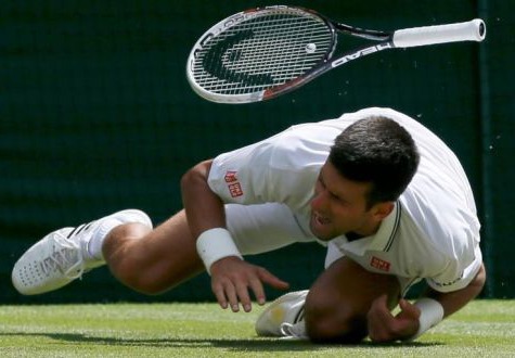 Novak Djokovic Injures Shoulder, But Defeats Gilles Simon in Straight Sets