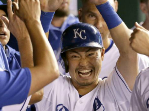 Royals Win 8th in Row, top A's, Reclaim 1st Place in Central