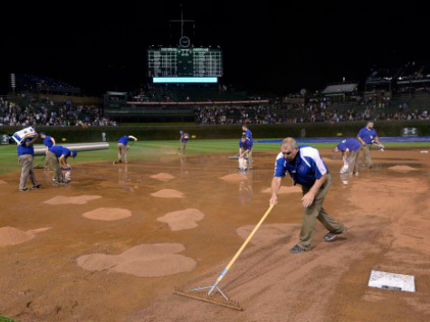 Cubs, Grounds Crew Combine to Beat Giants