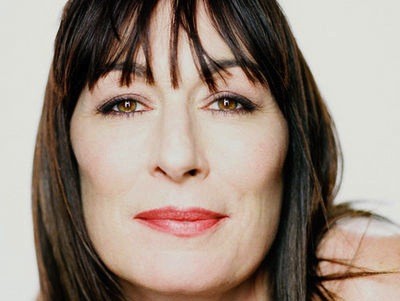 Angelica Huston: US Returning to 'Dark Ages'