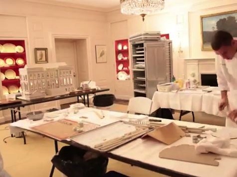 White House Creates 300-Lb. Gingerbread House