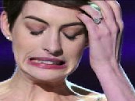 Anne Hathaway Has Freakout When Critics' Choice Award Misspells Name