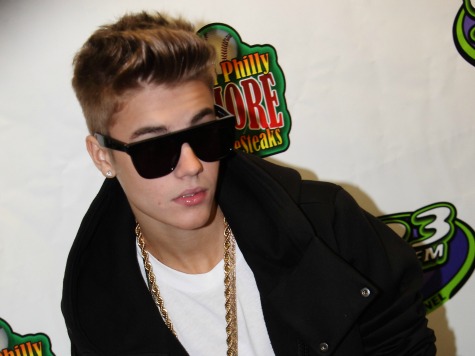Bill Hader: Justin Bieber's Entourage Held Pizza Slices for Him