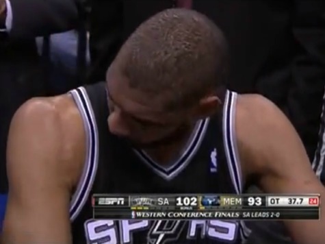 Spurs' Tim Duncan Has Awkward Moment Staring at Own Arms