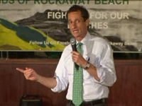 Brutal Question to Anthony Weiner Makes Audience Gasp
