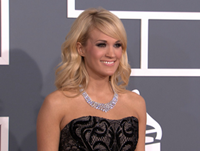 Carrie Underwood Falls On Stage