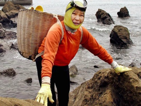 Meet Japan's Badass, Elderly Free-Diver Women