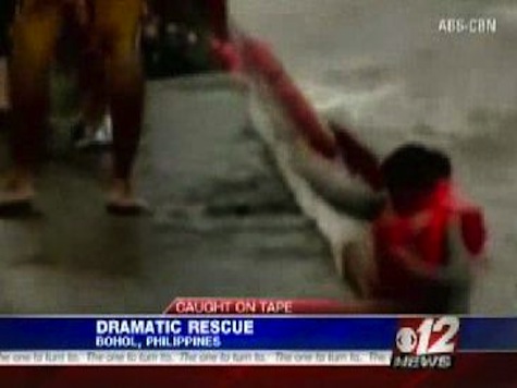 Dramatic Rescue During Super Typhoon Haiyan