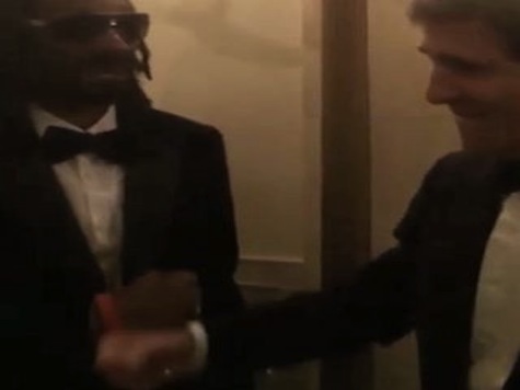 John Kerry, Snoop Dogg Fist Bump at White House Event