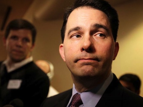 Scott Walker Calls Email Controversy 'Old News'