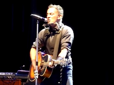 Bruce Springsteen Covers Lorde's 'Royals' at Concert in Auckland