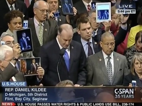 Dems Stage 'Lift Your iPad' Anti-Issa Show on House Floor