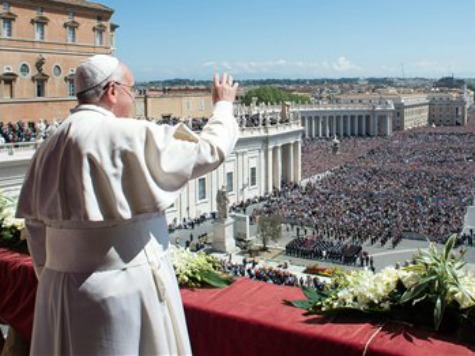 Crowd of Over 100,000 Gathers in St. Peter's Square to Celebrate Easter with Pope Francis