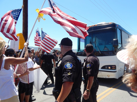 Murrieta Residents: Obama Admin Flooding Our Streets to 'Force Immigration Reform'