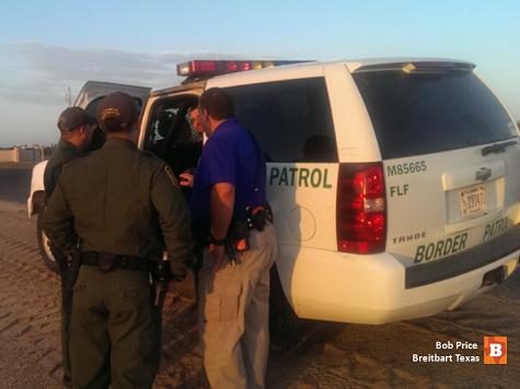 Human Smuggler and Illegal Immigrants Busted Deep Inside Texas