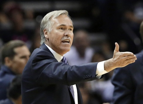 Report: Lakers to Keep Coach Mike D'Antoni