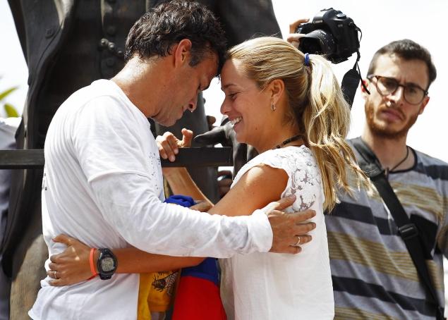 Leopoldo Lopez' Wife: 'We are living under a dictatorship'