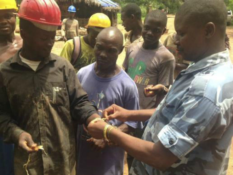 Liberian Police Fire Tear Gas to Disperse Protest over Ebola Quarantine